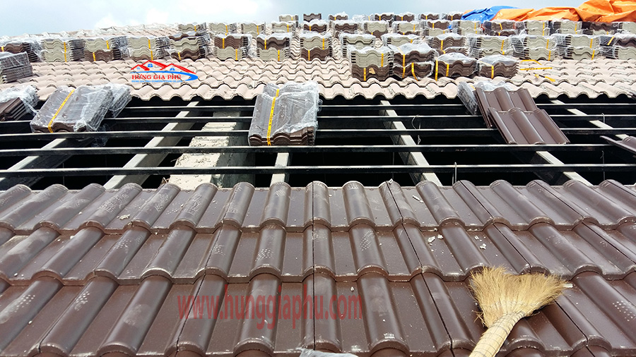 Thay mái ngói dột Mái ngói bị thấm dột