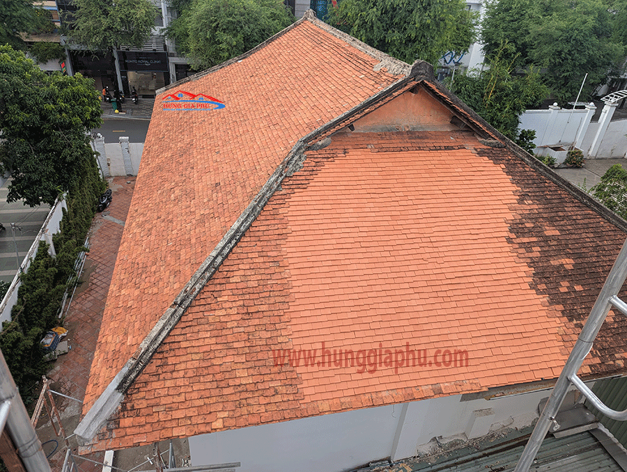 Lợp lại ngói Mái nhà bị dột